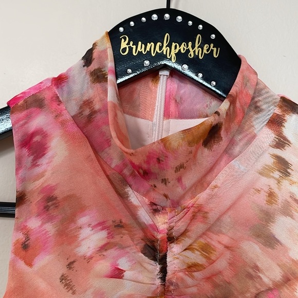 Black Halo Kobe Ruched Floral-Print Jewel Neckline Sleveless Bodycon Dress - Picture 4 of 10